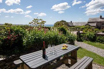 Dining al fresco in your fully enclosed garden with such a beautiful backdrop is a real treat for all the family.