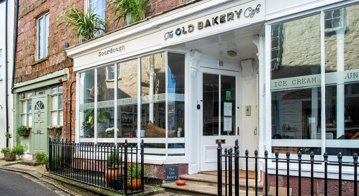 The Old Bakery Cafe is opposite Erica - how convenient is that, you can smell the bread as it's baking!