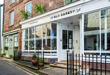 The Old Bakery Cafe is opposite Erica - how convenient is that, you can smell the bread as it's baking!