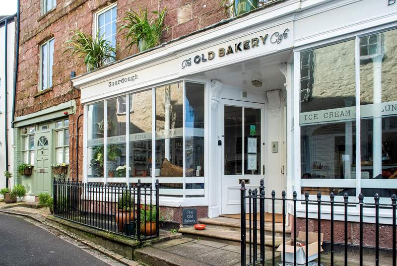 The Old Bakery Cafe is opposite Erica - how convenient is that, you can smell the bread as it's baking!