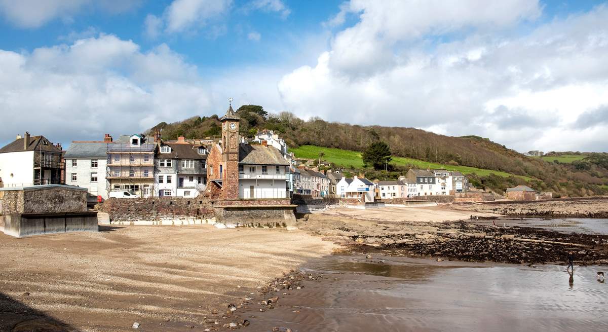 At low tide there is a large expanse of beach - your four-legged friends will simply love it.