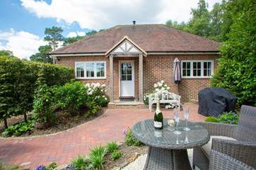 Enjoy pre-dinner drinks in the courtyard garden which also has a gas barbecue.