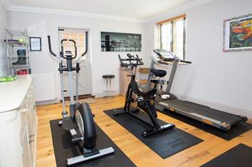 Access to a shared fitness room (by prior arrangement with the owner due to Covid restrictions).