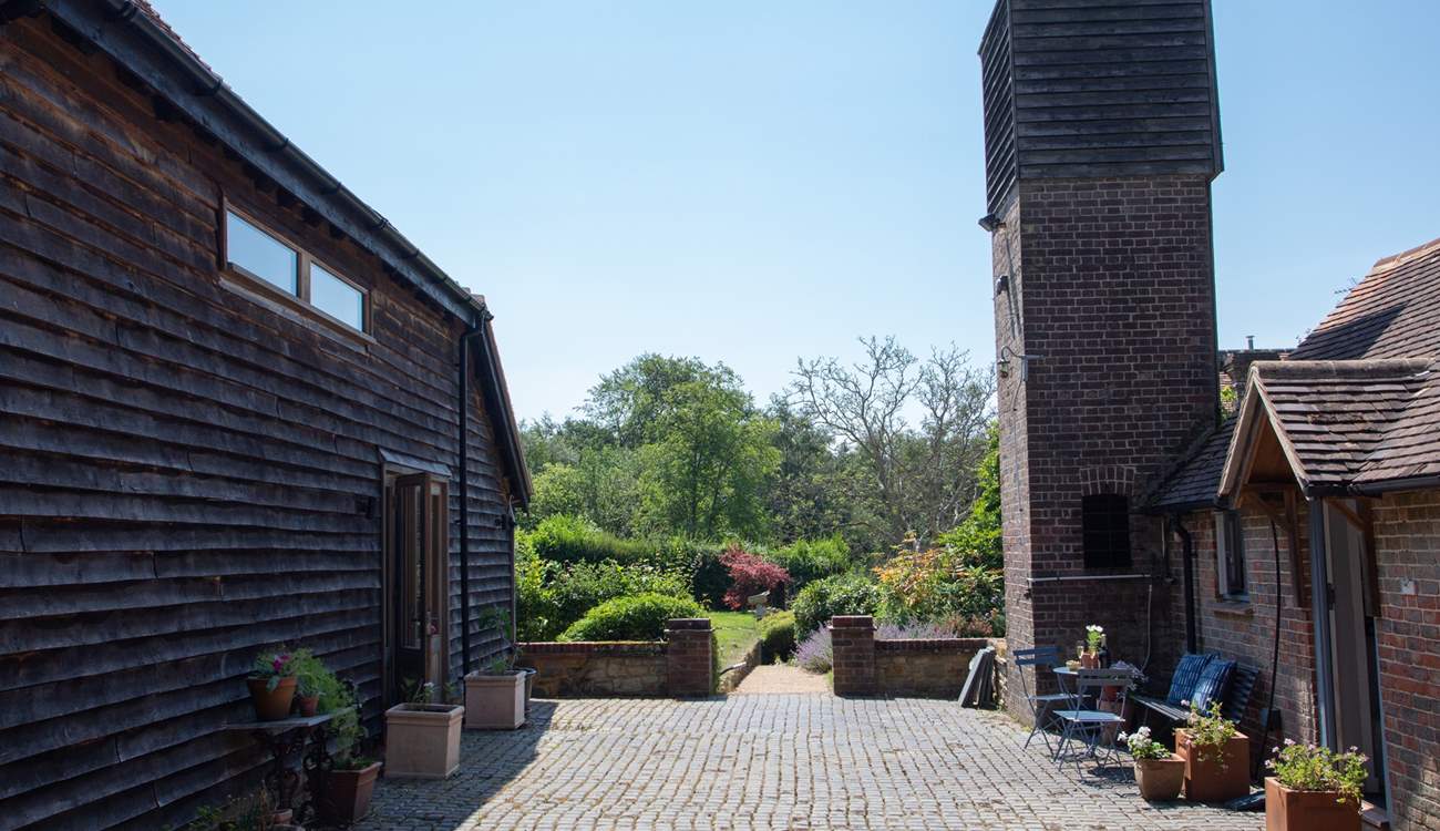 The Tea Hut is opposite Medleys Barn and they can be booked together.