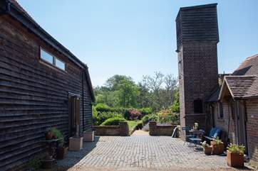 The Tea Hut is opposite Medleys Barn and they can be booked together.
