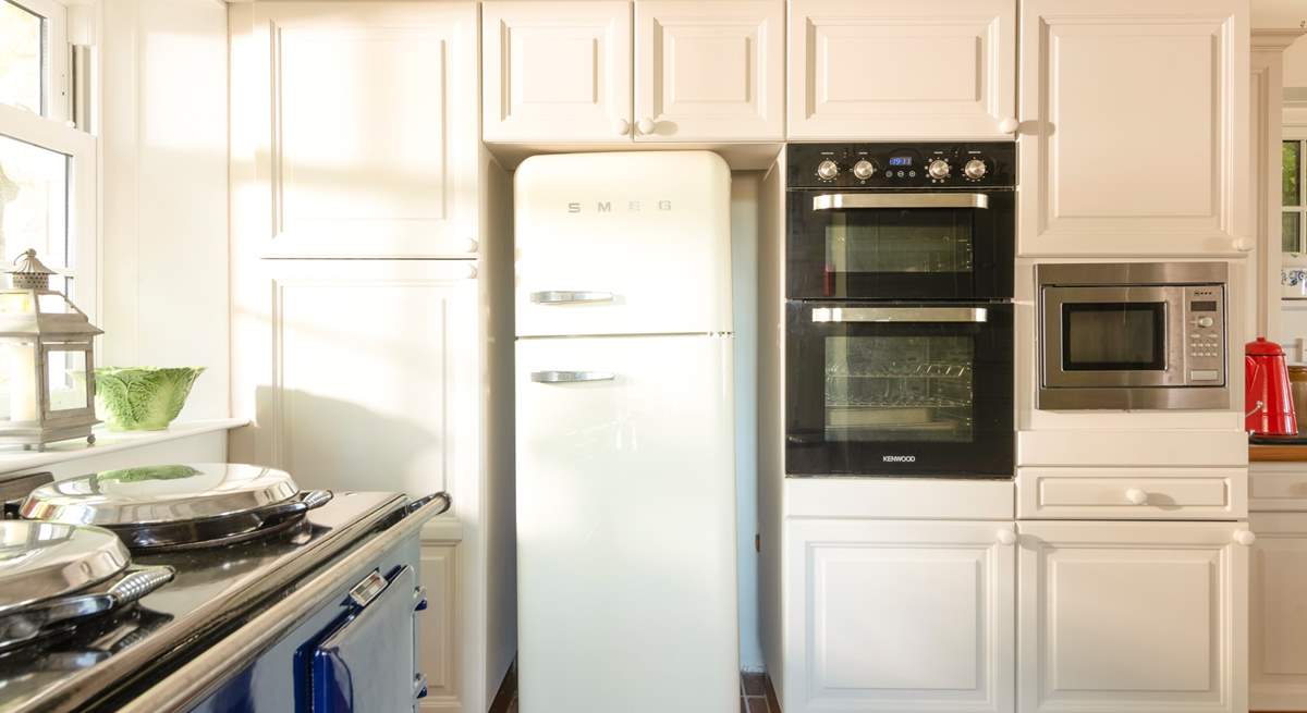 Double oven and built-in microwave plus the electric Aga, Sunday roast will be a breeze!