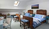 Antique beds in the spacious twin-room. - Thumbnail Image