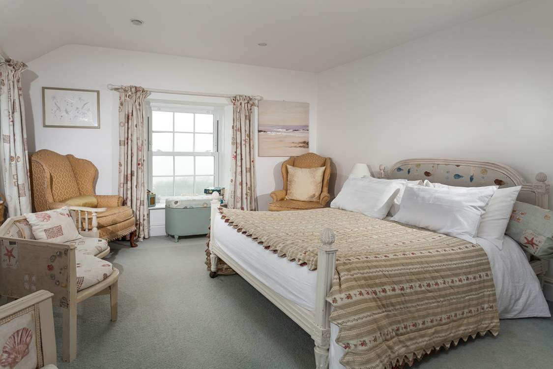 The gorgeous main bedroom.