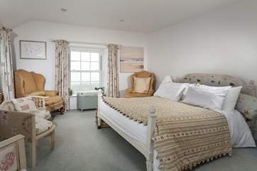 The gorgeous main bedroom.