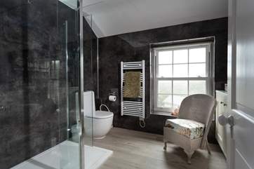 The elegant shower-room.