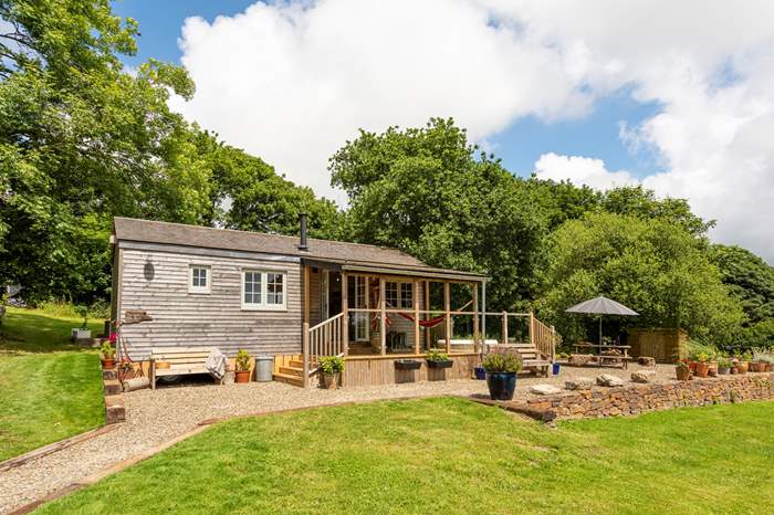 The Little Cider House is a Family size cabin with hot tub near Fowey, South Cornwall.
