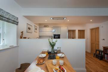 Gather the family together around the dining-table and enjoy leisurely meals together.