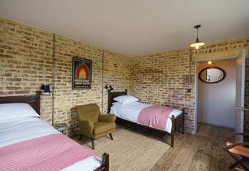 The delightful twin bedroom is light and spacious. 