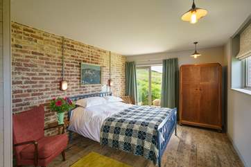 Bright and comfy king-size bedroom with ensuite.