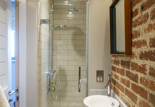 The ensuite to the main bedroom is simply stunning. 