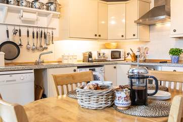 Enjoy a breakfast of free-range eggs and artisan bread and pastries from the farm shop just up the lane.