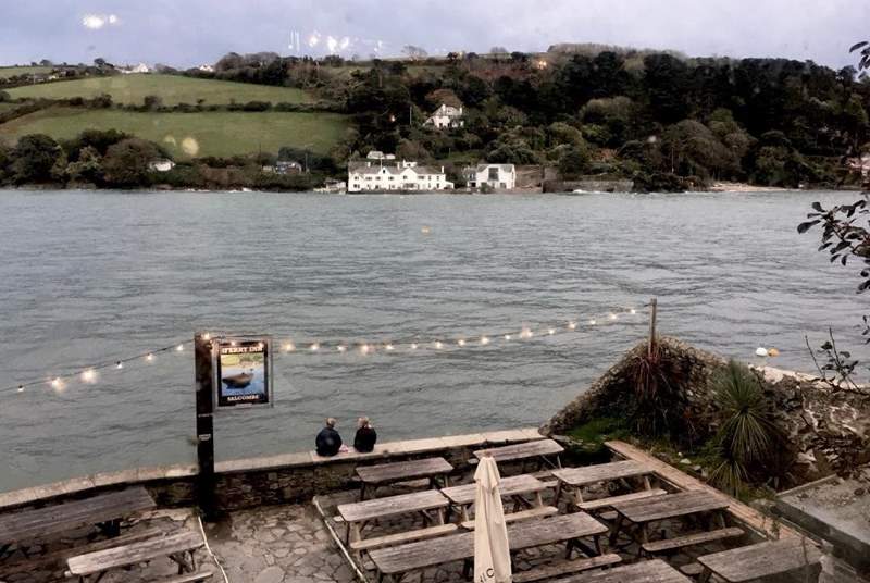 Can you picture yourself enjoying a glass of something tasty, sitting watching the world go by from this welcoming Salcombe watering hole.