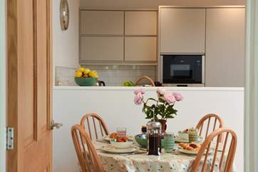 This bright and light open plan area, means you can cook and chat at the same time.