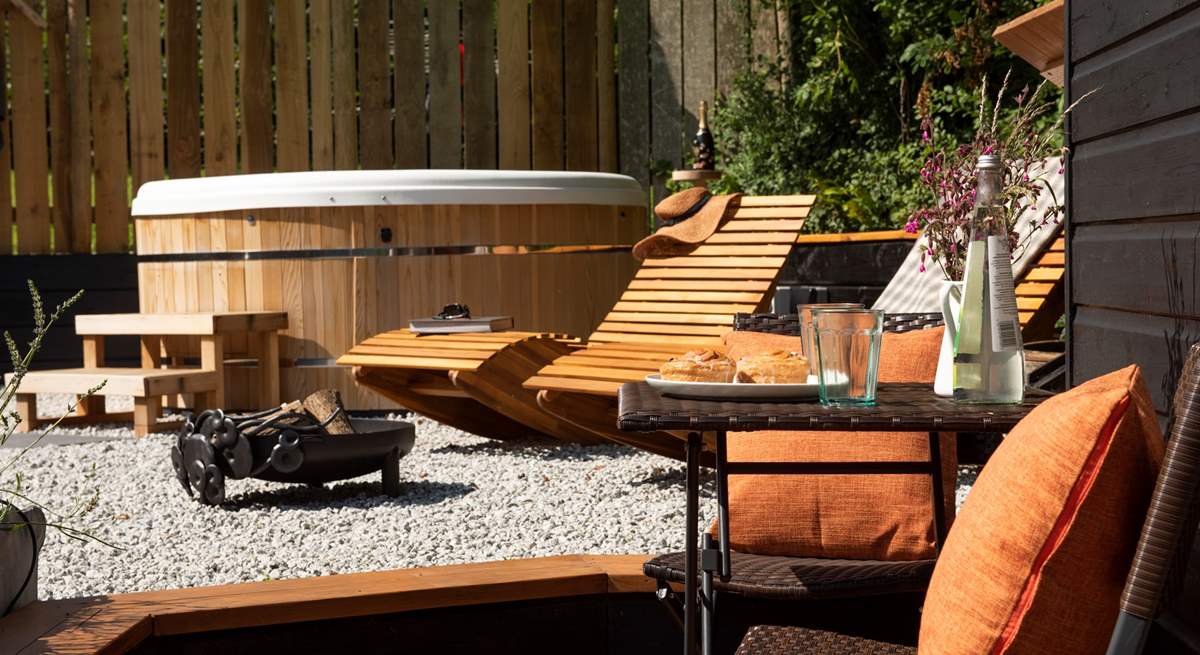 Have a snooze in the sun, dine al fresco or toast some marshmallows on the fire-pit - the choice is yours! 