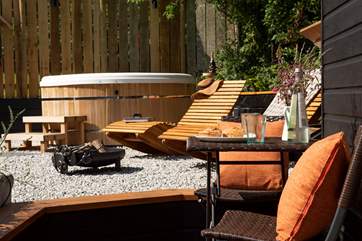 Have a snooze in the sun, dine al fresco or toast some marshmallows on the fire-pit - the choice is yours!