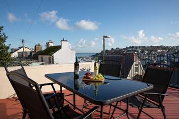 Enjoying a glass of something tasty while soaking up the sun with this beautiful view, simply perfect!