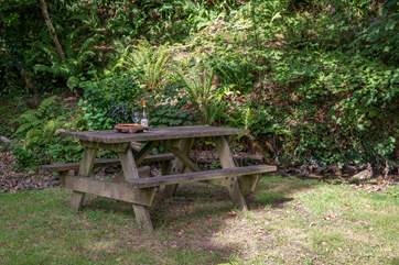 Enjoying a picnic in these beautiful grounds is a real pleasure and so easy to do.