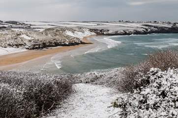 Rocksea is just as perfect in the cooler months for windswept beach walks and hearty long suppers.