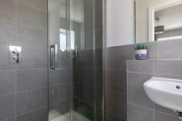 The en suite shower-room.