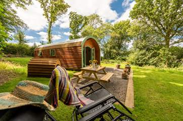 Sitting in its own private setting with a network of footpaths and 7 acres of woodland right on the doorstep.