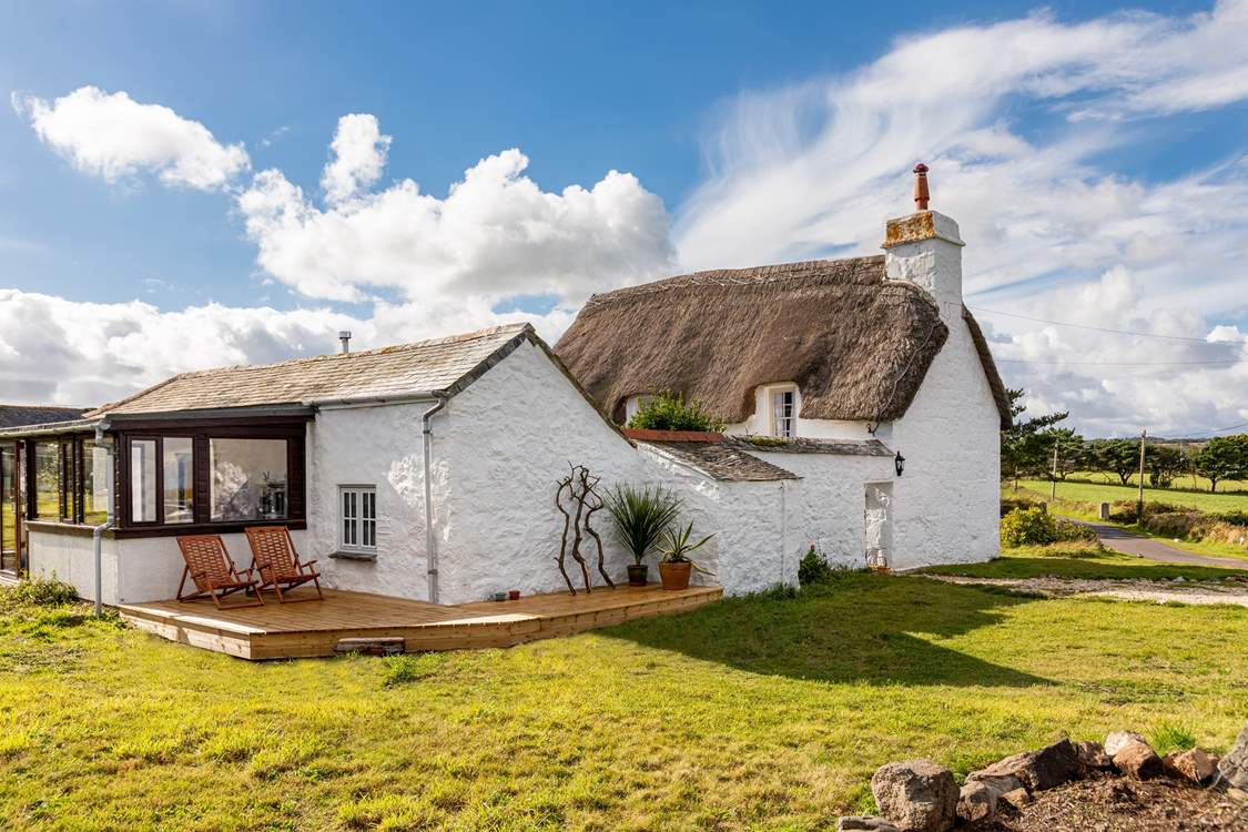 Welcome to Chynhalls Farm House perched on the headland in Coverack. 