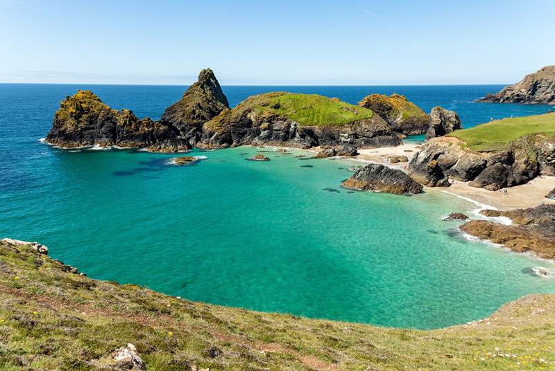 The very Mediterranean looking Kynance Cove is an idyllic beach for a day out. A great National Trust beach with good accessibility, car park and lovely cafe.