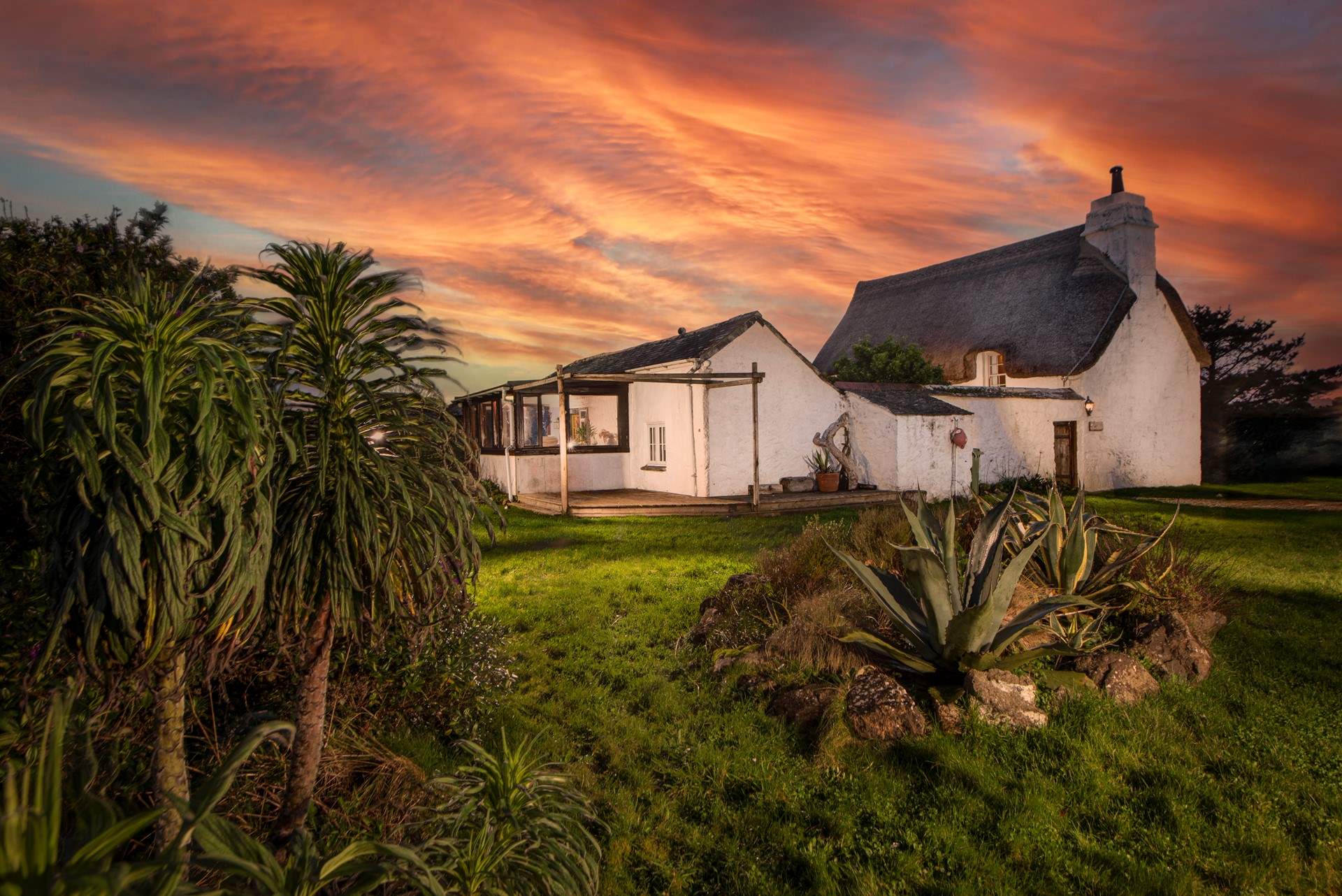 Welcome to this historic clifftop farmhouse in Coverack. 
