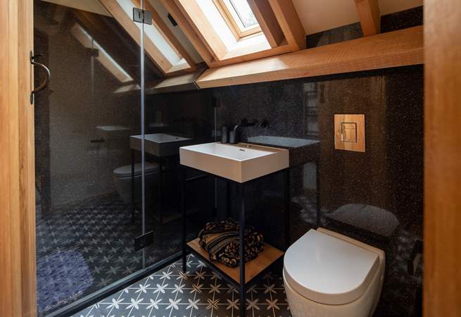 A modern and luxurious en suite shower-room.