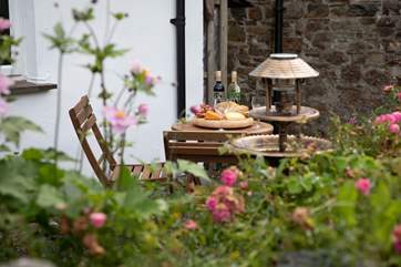 Anyone for a spot of dining al fresco.