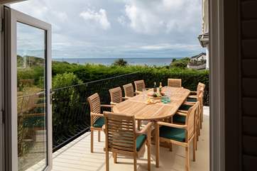What a fabulous spot to enjoy a spot of dining al fresco.