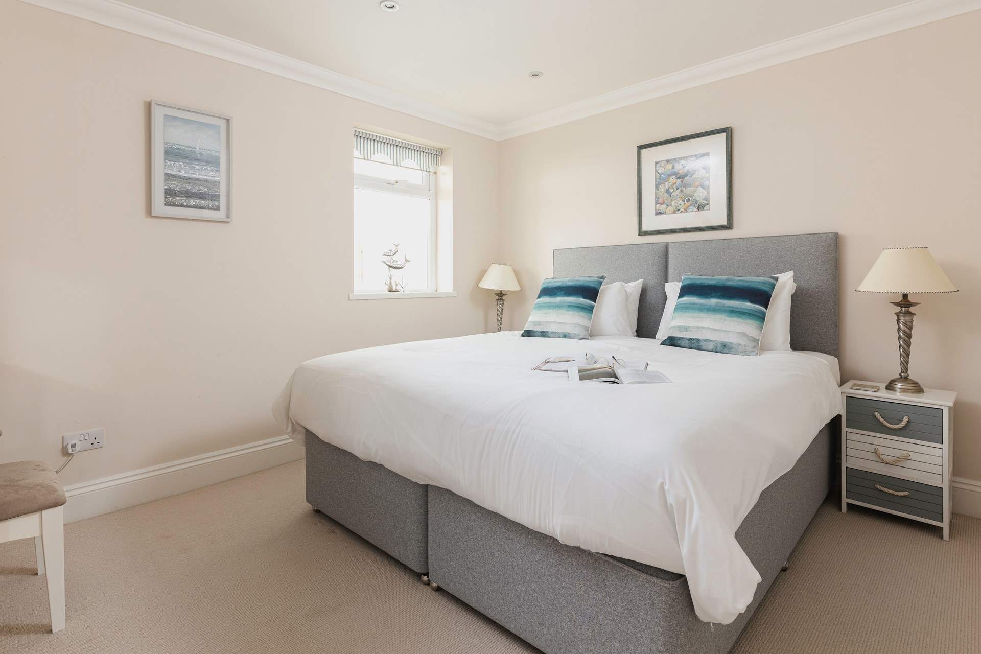 Super bedroom 4 has a super-king bed which can be made as twin beds if you prefer.