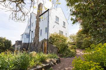 The path leading up to the front door.
The Old Kiln is a Grade II listed building on the Torridge estuary.