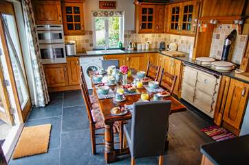 Breakfast in style! The kitchen also has a 2 ring electric hob as well as the oven if you are not used to an Aga.