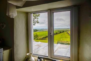 The rolling countryside is the perfect backdrop to your bathtime.