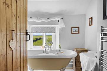 The family bathroom is divine.
