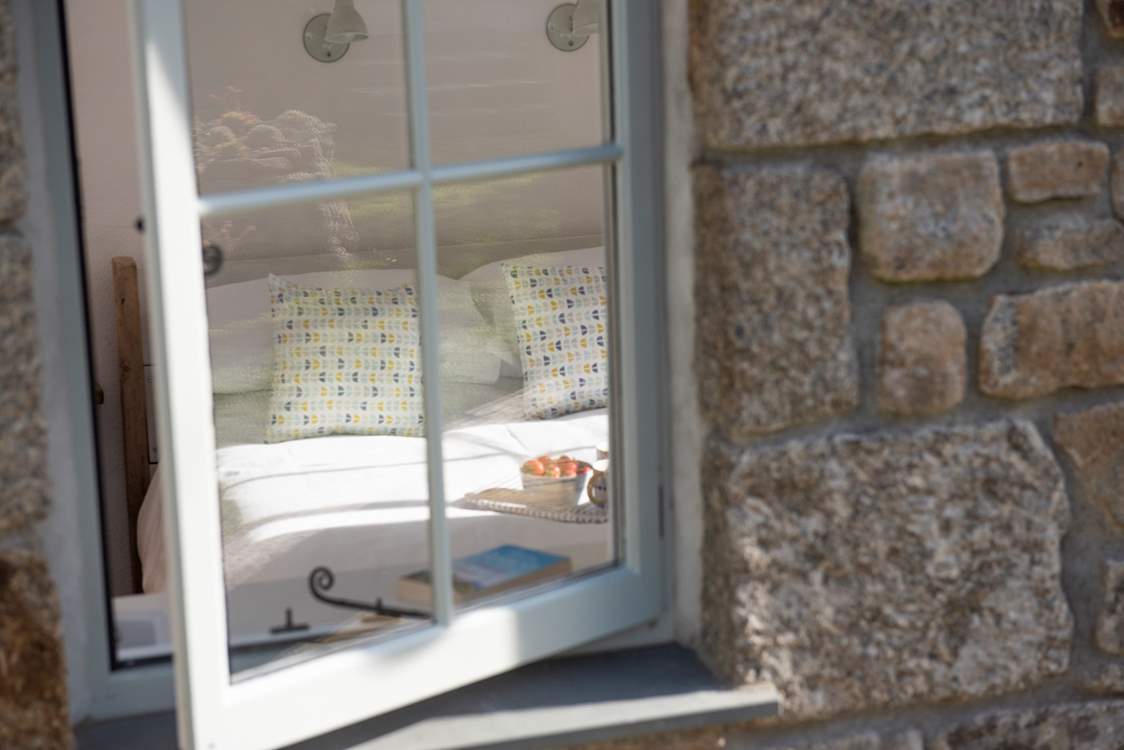 Open up the windows, lie in bed and listen to the morning bird song.