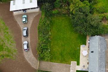 Alice's Cottage benefits from an enclosed garden as well as a paddock to the top of the first lawn.