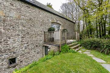 Welcome to The Barn at Yeoland House.
The barn is a wonderful reverse level property set in it's own private garden.