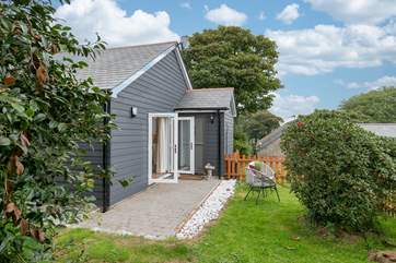 The only neighbours nearby are the owners (a hedge is being planted for privacy).