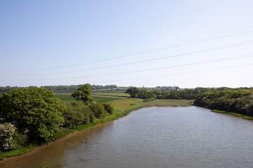 Island Harbour is the perfect location if you enjoy walking and cycling with cycle tracks into Newport, Wootton and East Cowes and leading further around the island.