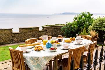 Enjoy a family breakfast on the upper terrace.