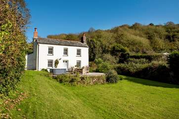 Welcome to Bayview - a picture perfect cottage in the village of Polkerris.