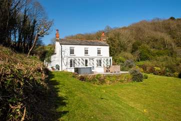 Welcome to Bayview - a picture perfect cottage in the village of Polkerris.