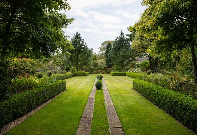 You'll never tire of exploring the 2.5 acres of gardens.