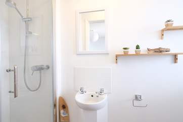 The en suite shower-room.